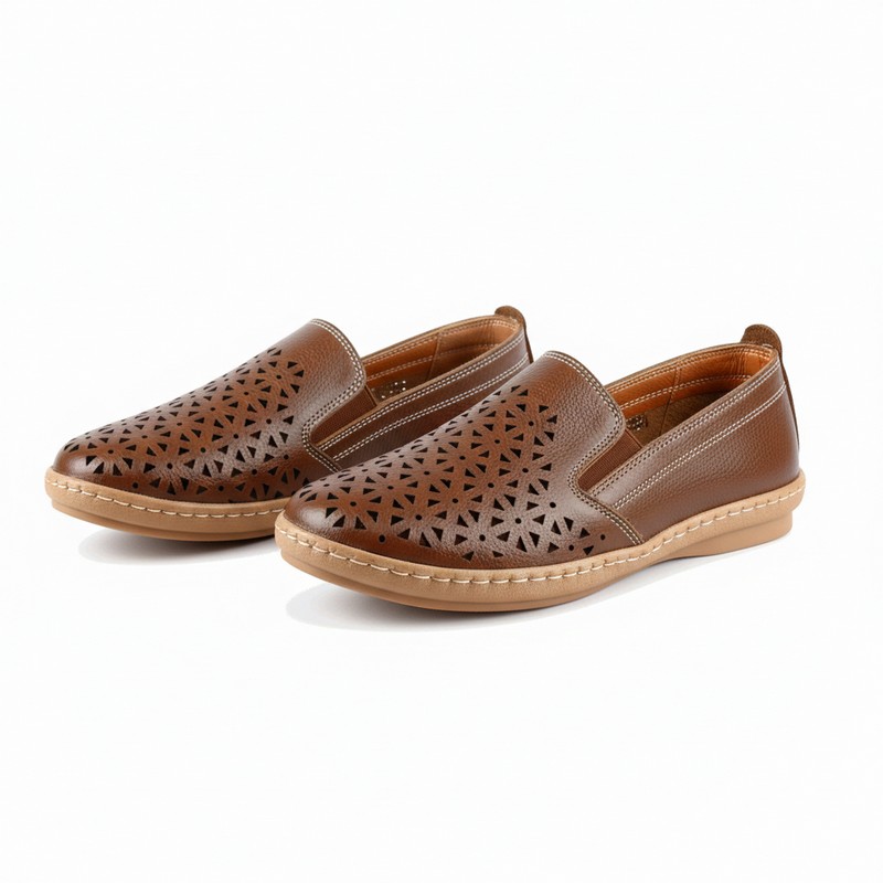  شوز حريمي جلد طبيعي لون بني بفرش جلد طبيعي ونعل طبي طري مزود بخياطة لمتانة أكبر